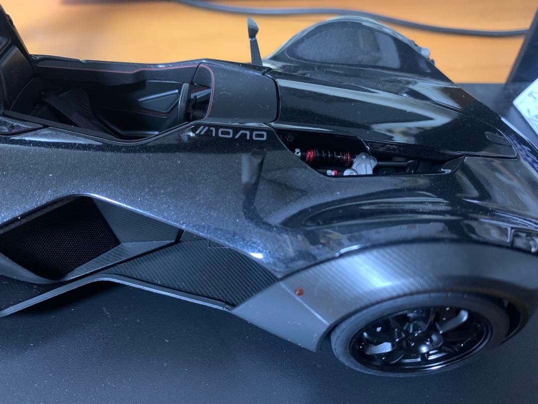 オートアート　1/18 BAC mono ミニカー　ブラック/カーボン仕様