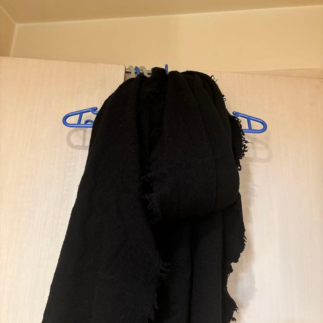 ファリエロサルティ　黒　ロングマフラー