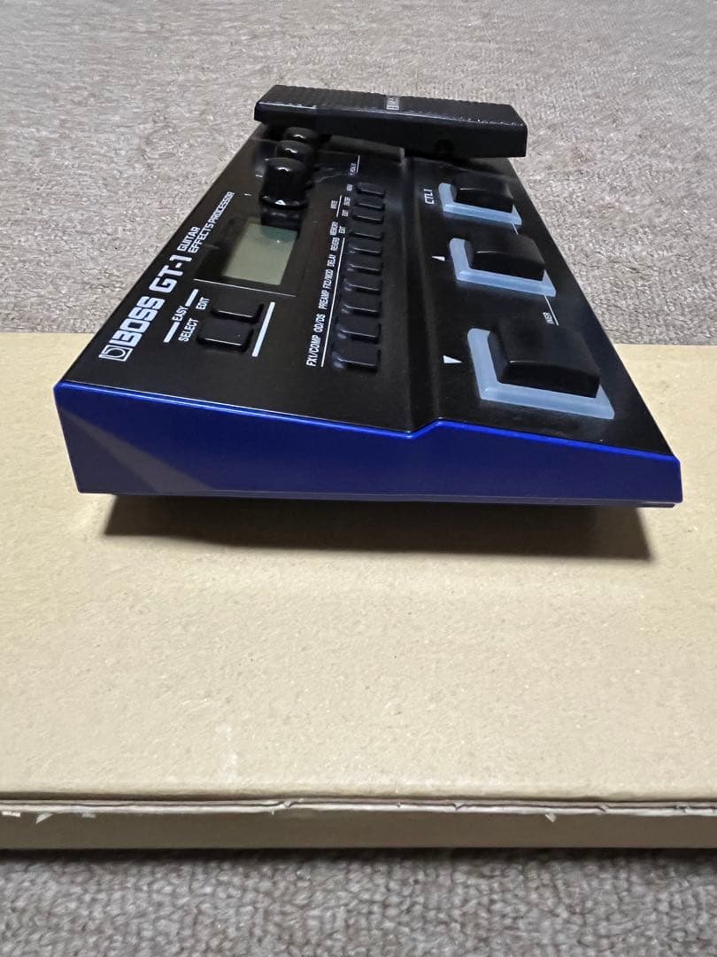 少し値下げ！BOSS GT-1 ギターエフェクター　教科書付き！