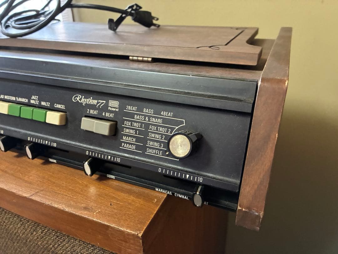 Roland TR-77 ドラムマシン