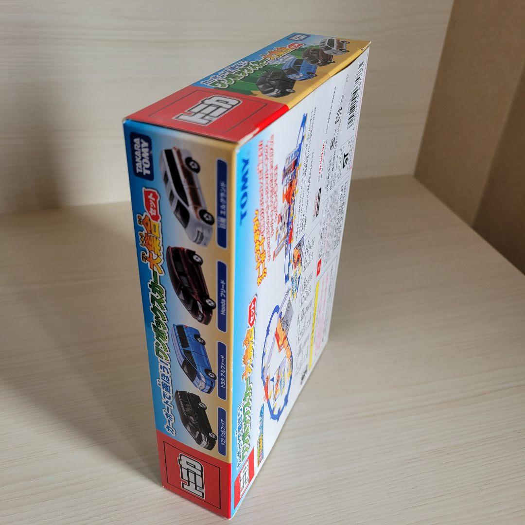 【未開封】TOMY トミカ カーポートで遊ぼう！ワンボックスカー大集合セット