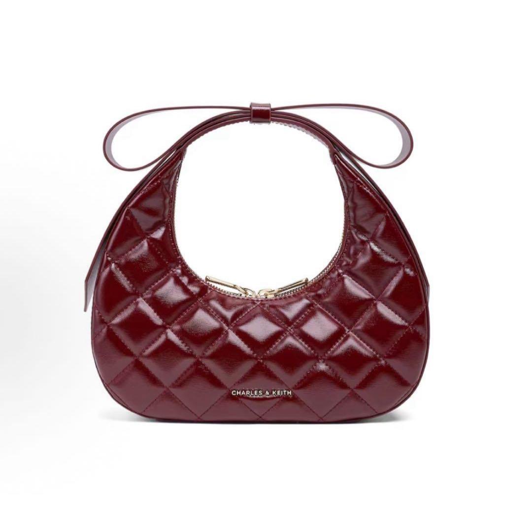 チャールズアンドキース クレセントバッグ