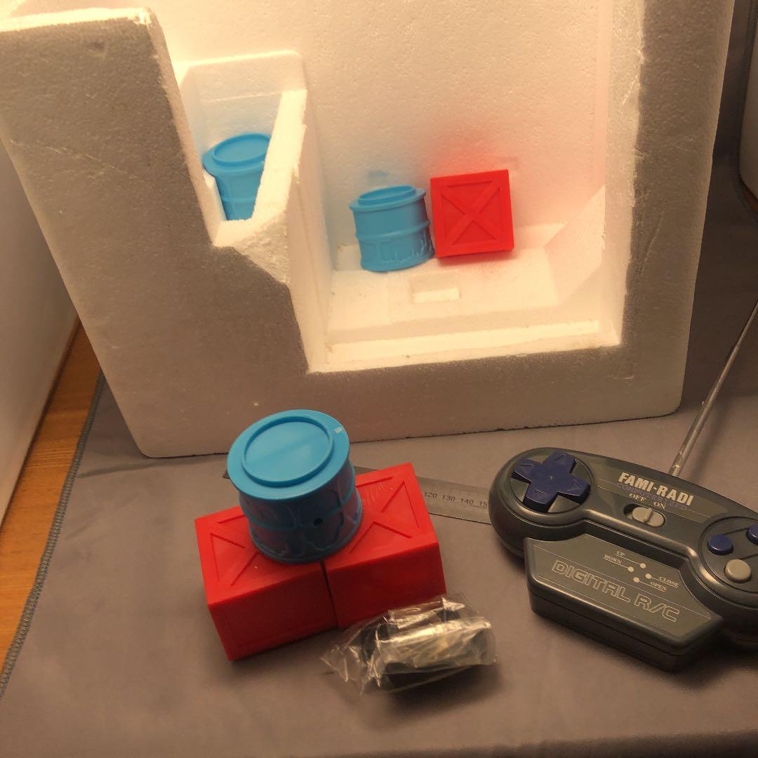 J*d様 珍品ラジコン　グリッパーリフト　送信機はジョイパッドタイプです！