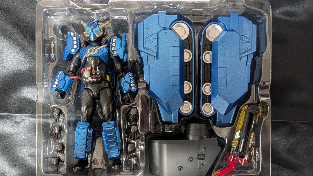 フィギュアーツ 仮面ライダー ビルド ゲンム ゼロノス エデン サウザー