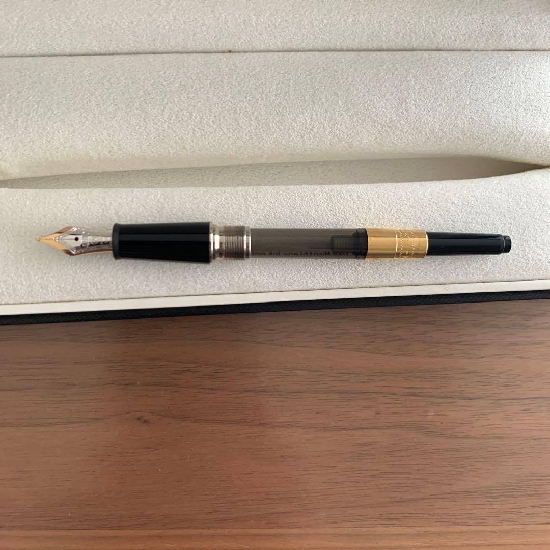 MONT BLANC ブラック 万年筆 Fペン先 P 145 106521