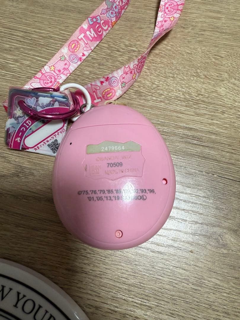 たまごっちみーつ　サンリオ　ネックストラップ付き