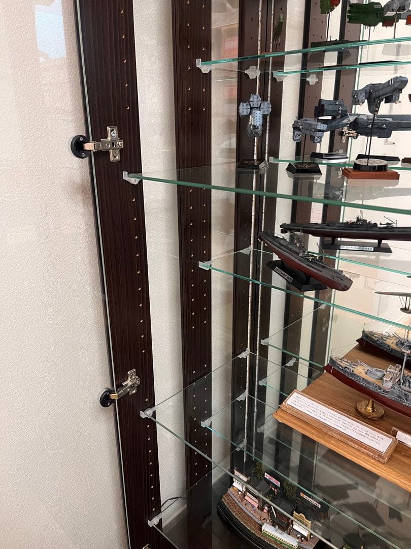 【美品】大川家具　LEDライト付きコレクションボード　ガラスショーケース