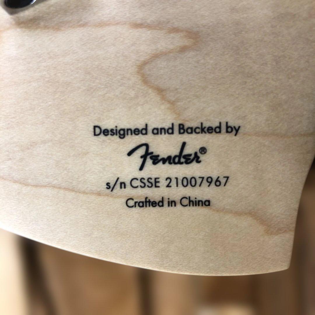 【美品】　エレキギター　 Squier（スクワイヤー）　ストラトタイプ　ホワイト