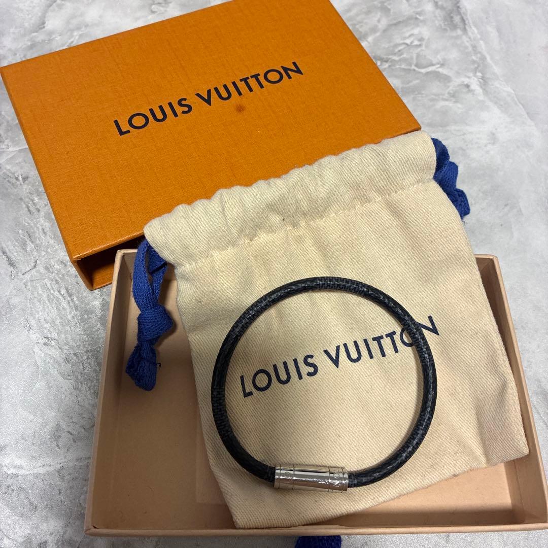 LOUIS VUITTON ブラックブレスレット