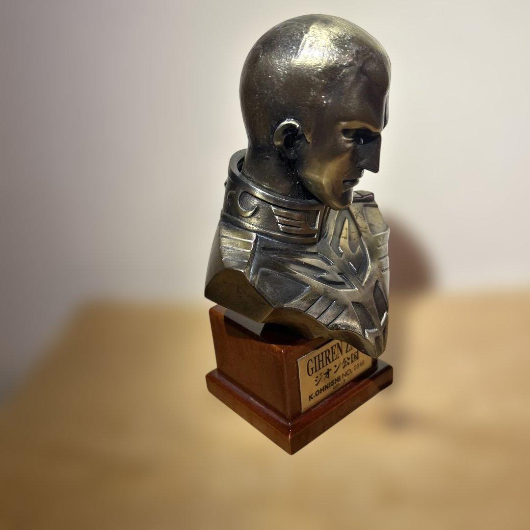 ギレン・ザビ バストアップ像