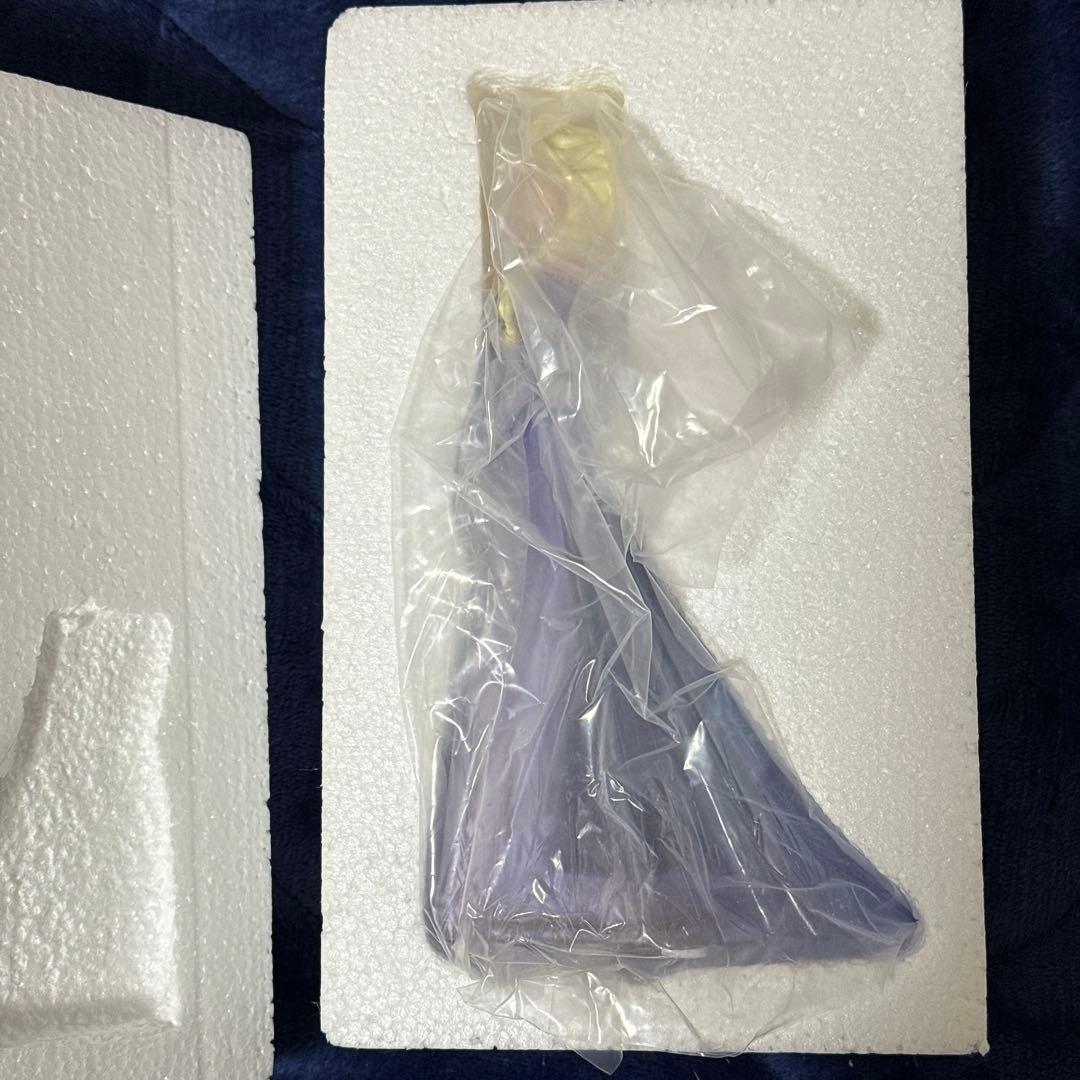 アナと雪の女王　エルサ　ナイトドレス　LEDフィギュア　ディズニーストア