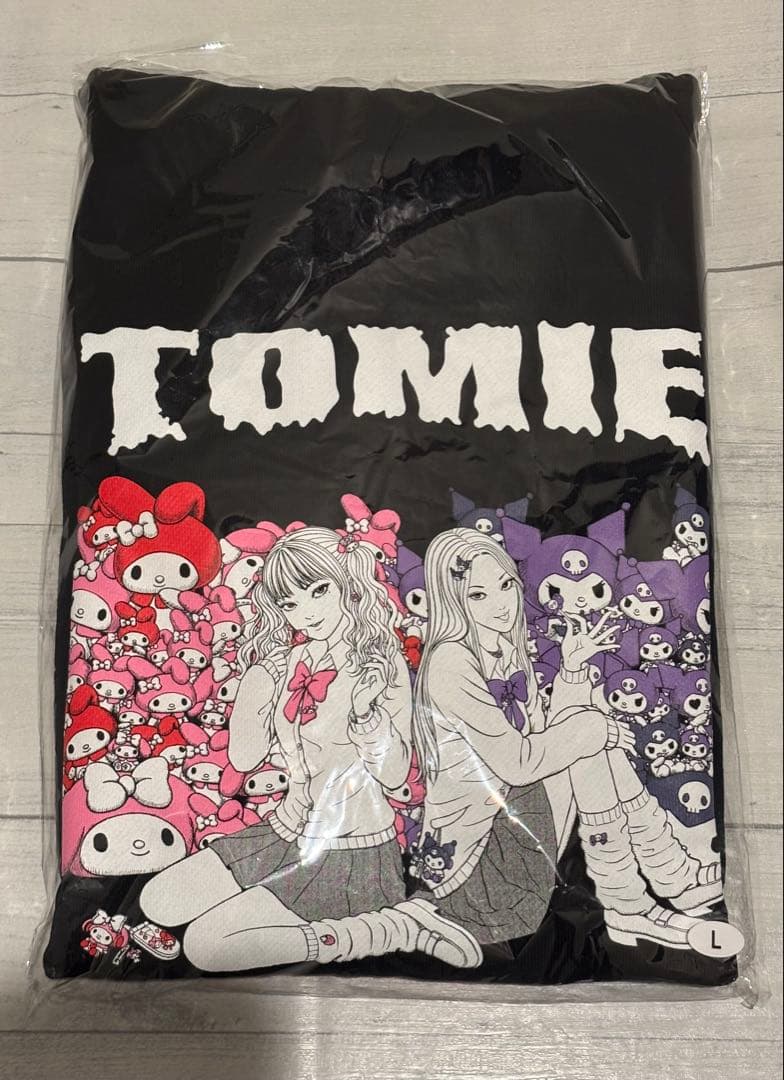 ［新品］伊藤潤二 サンリオ ギャル富江 マイメロディ クロミ ジップパーカーL