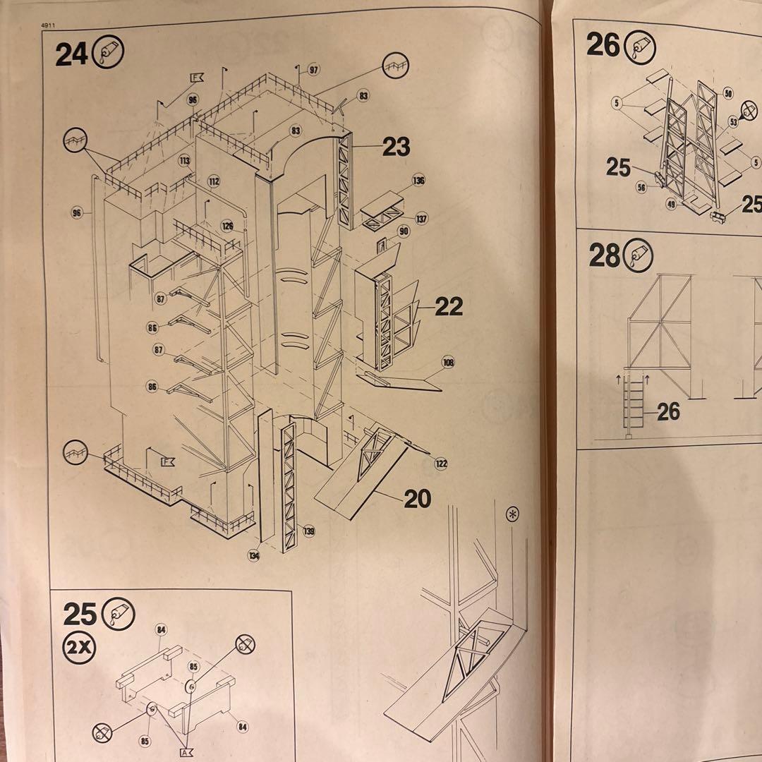 【未組立セット】スペースシャトル　打ち上げ発射台　アルマゲドン　プラモデル