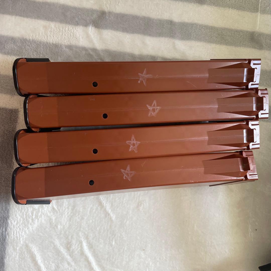 次世代電動ガン ブラック/ブラウン 4本マガジン付き　スコープ付き