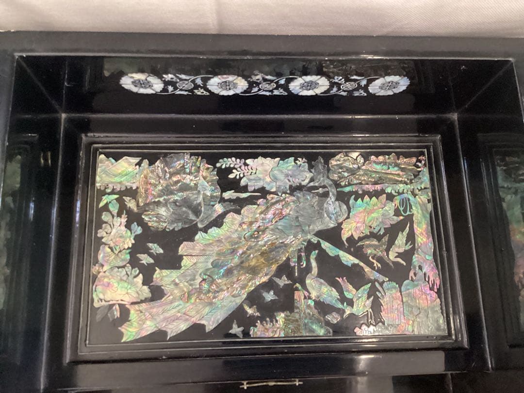 韓国伝統工芸　螺鈿細工漆塗り　青貝象嵌細工の黒木製収納家具　ヴィンテージ　希少品