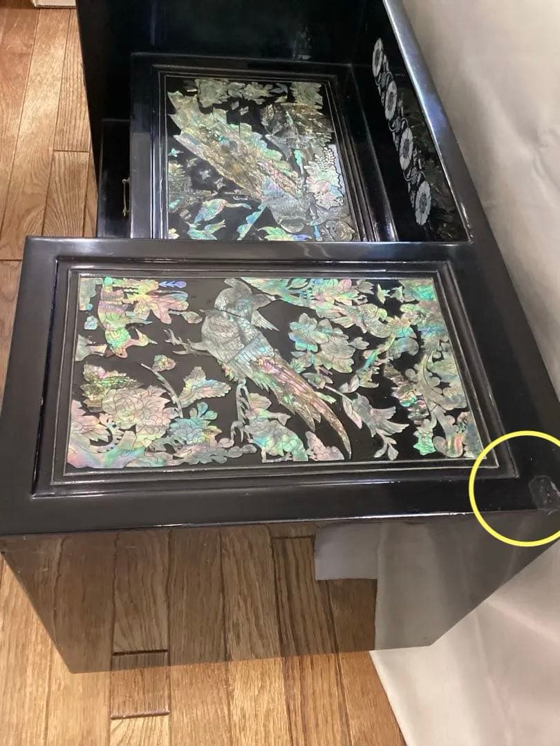 韓国伝統工芸　螺鈿細工漆塗り　青貝象嵌細工の黒木製収納家具　ヴィンテージ　希少品