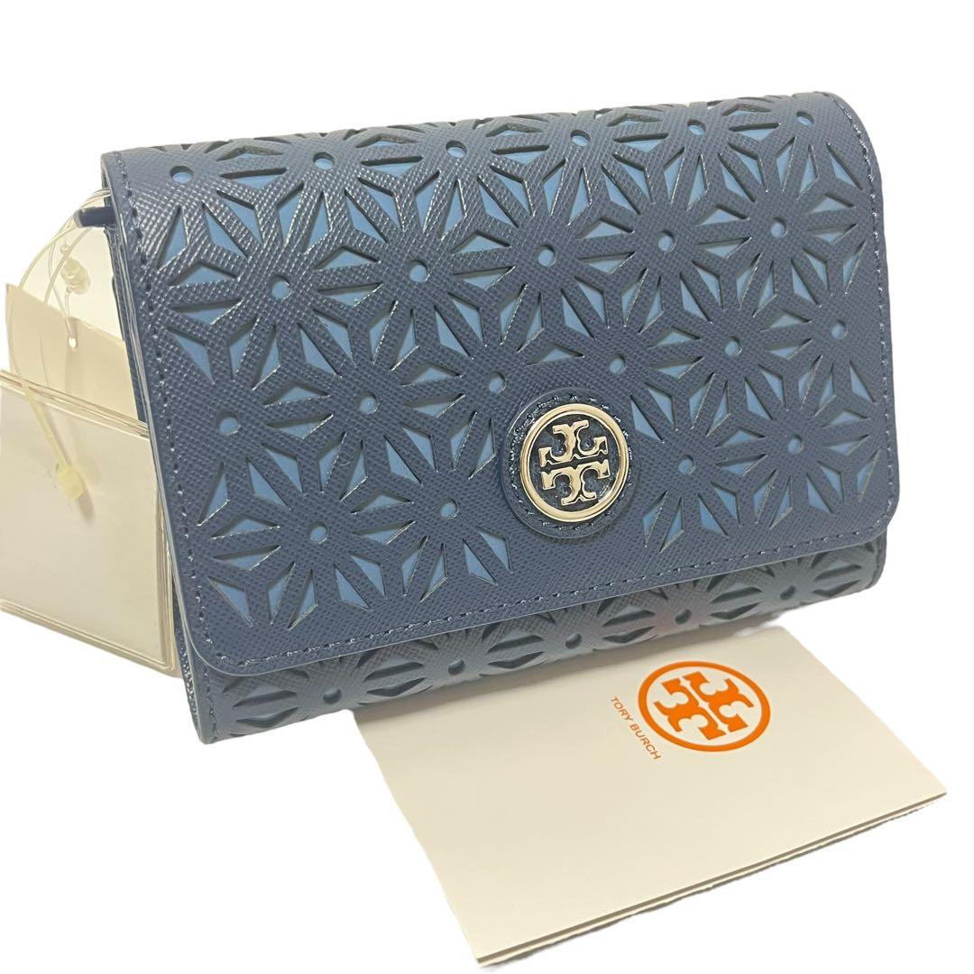 新品　ToryBurch 三つ折り財布パンチングレザー 花柄カットワーク