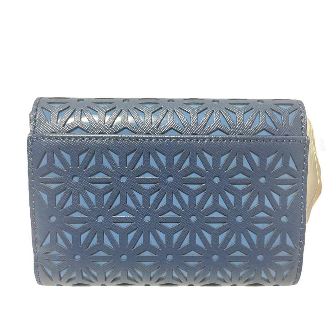 新品　ToryBurch 三つ折り財布パンチングレザー 花柄カットワーク