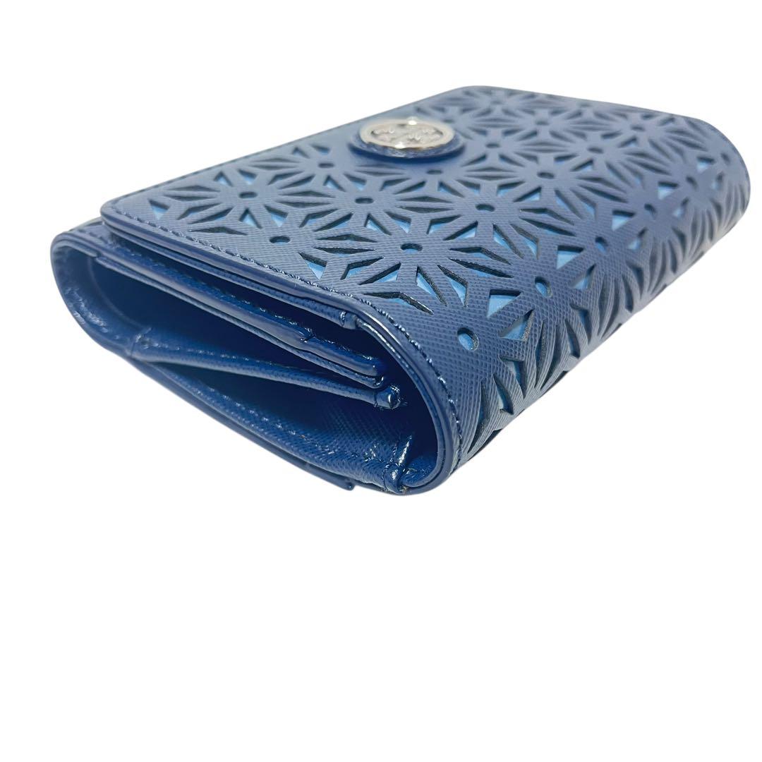 新品　ToryBurch 三つ折り財布パンチングレザー 花柄カットワーク