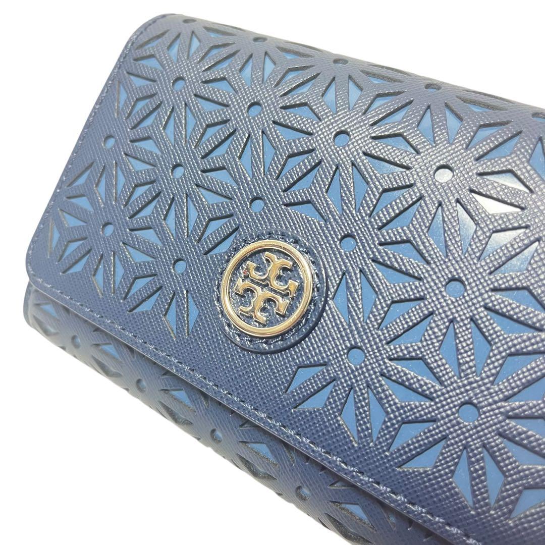 新品　ToryBurch 三つ折り財布パンチングレザー 花柄カットワーク
