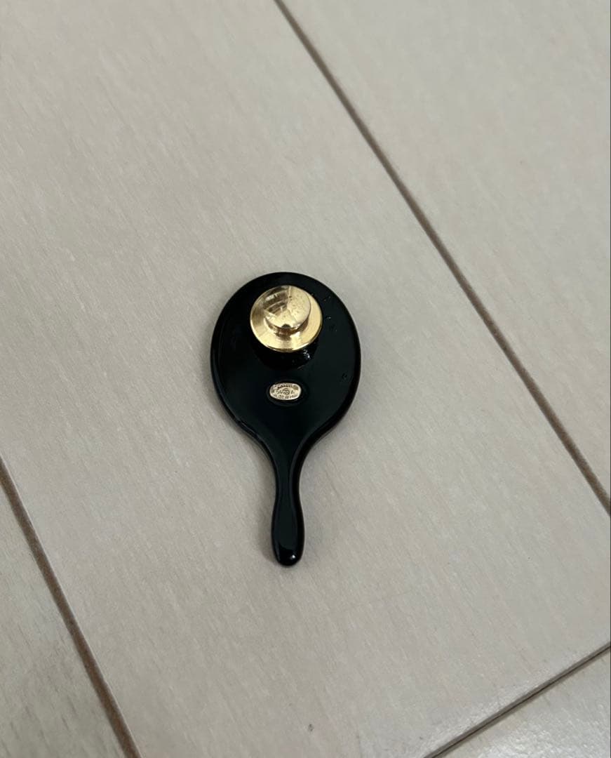 CHANEL ラウンドミラー型ブローチ