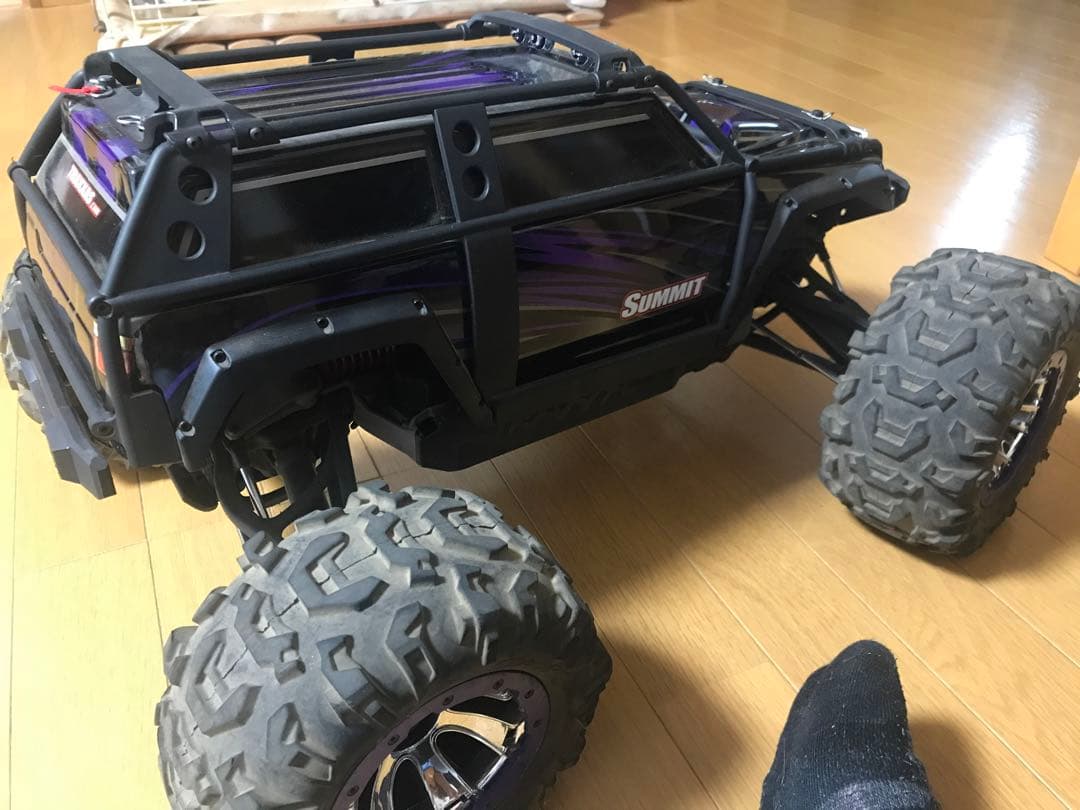 TRAXXAS SUMMIT パープル　1/8スケール