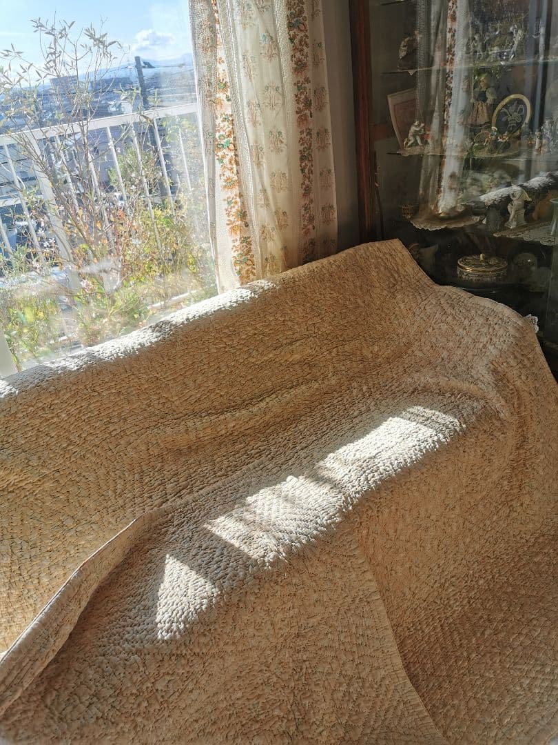 英国アンティーク ウェールズ/ダーラムキルト 肉厚ブティ風 ベージュボタニカル柄