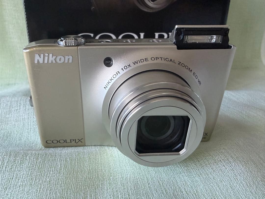 Nikon COOLPIX S8000 シルバー