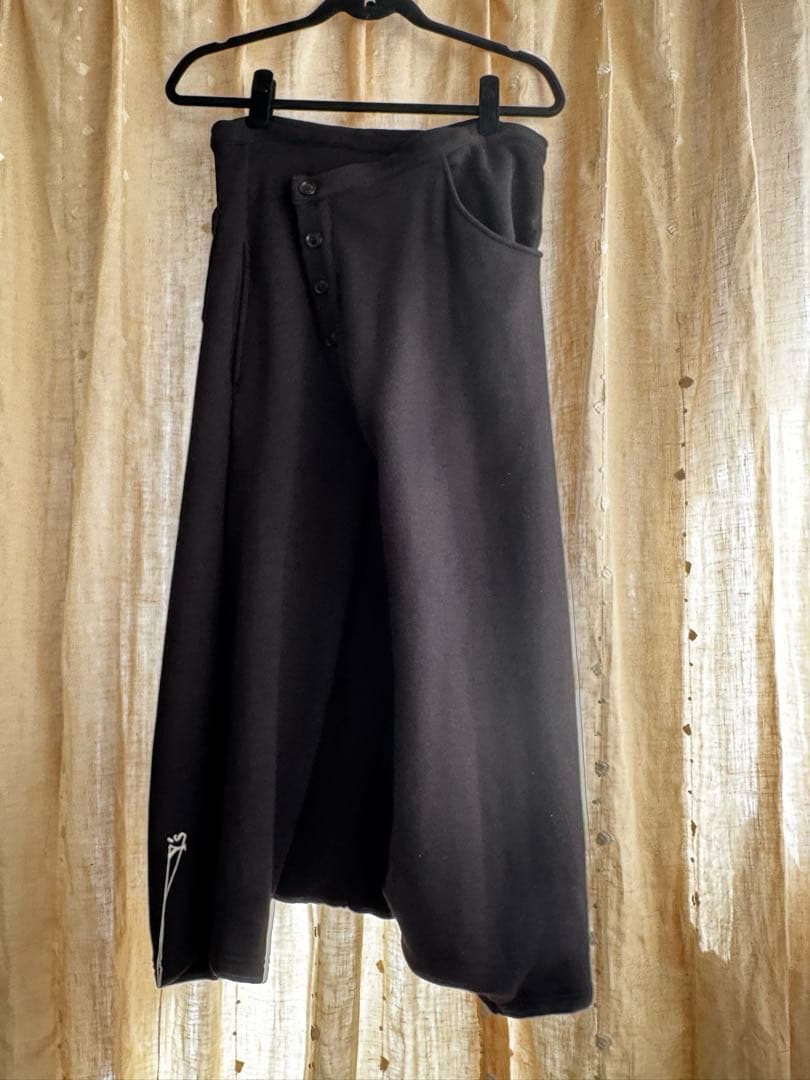 y's 黒サルエルパンツ ボタン付き