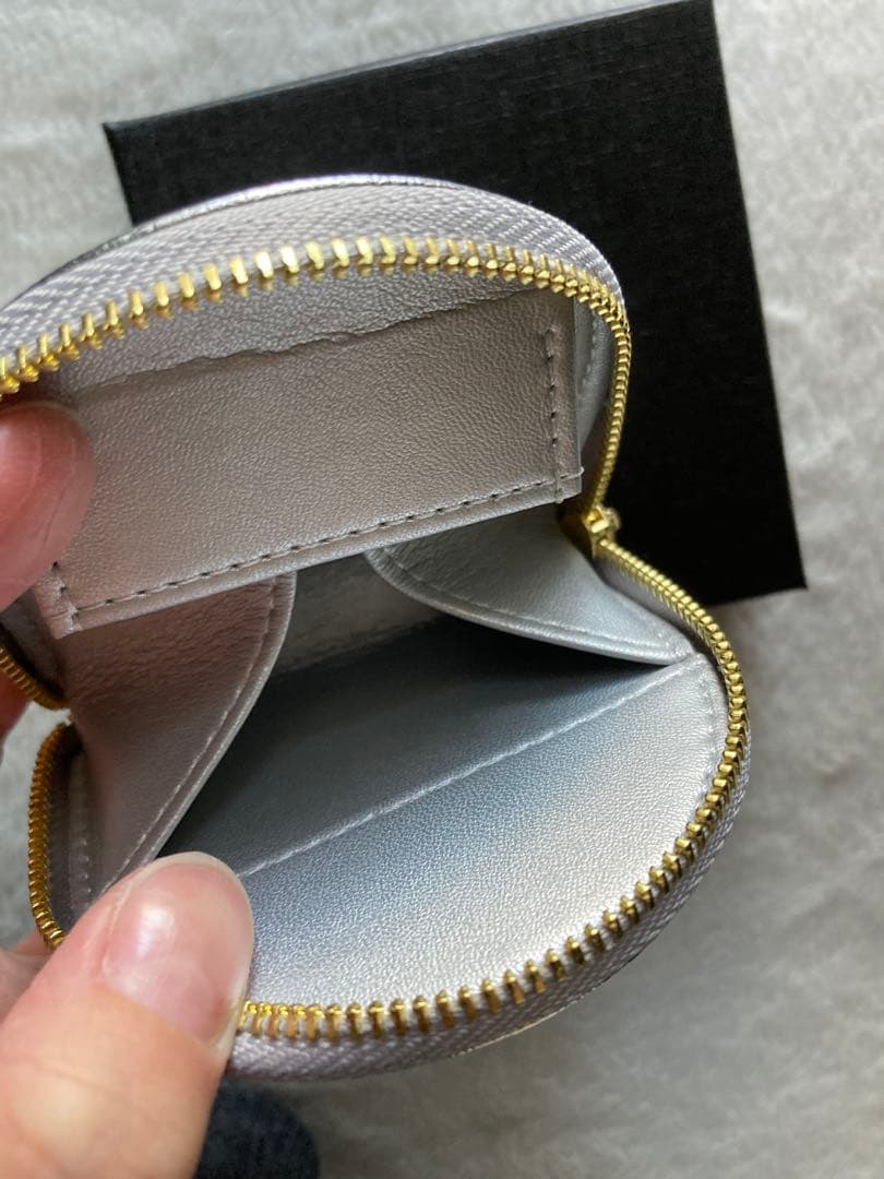 【皇居限定 菊の御紋入り】本革二つ折り財布 ライトブルー & 小銭入れ シルバー