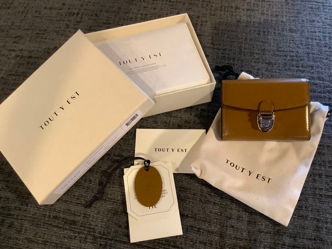 TOUT Y EST トゥティエ　ケース　財布　韓国