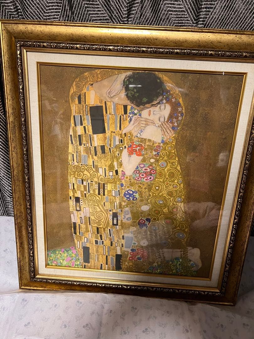 グスタフ　クリムト 接吻 絵画 金色フレーム　縦70.横62センチ