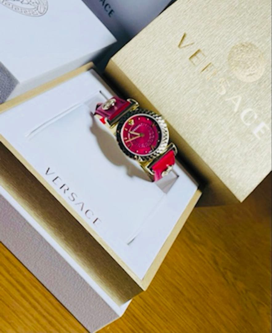VERSACE レッドレザー時計