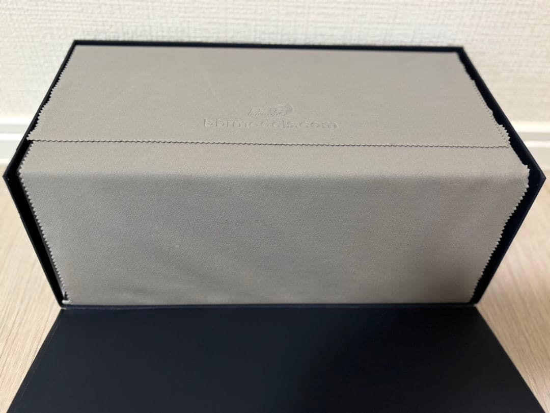 マセラティ　レヴァンテ ミニカー 1/18　ブルーパッシオーネ