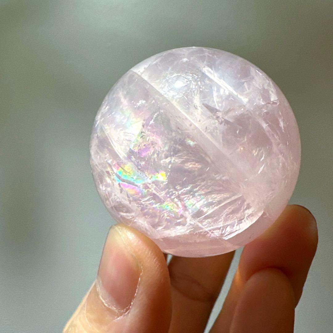 ローズクォーツ　虹　スフィア　4.0㎝　91.2 透明感　プリズム　レインボー