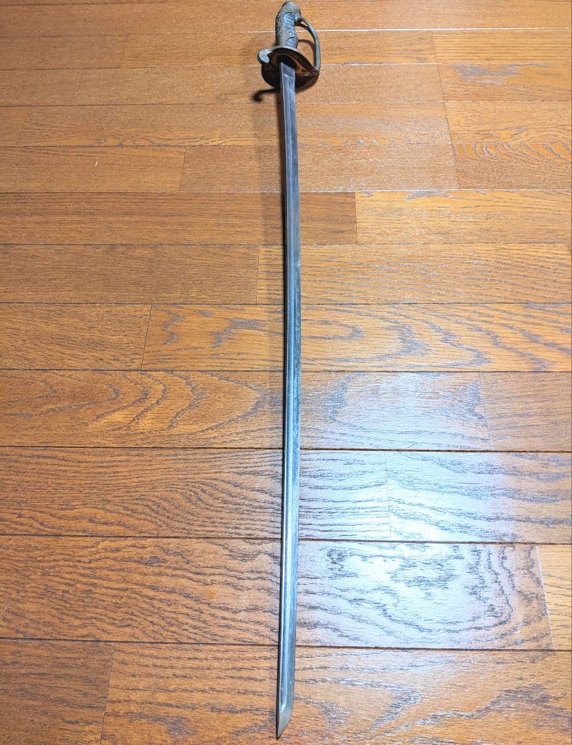 【当時物】旧日本軍 軍刀 指揮刀 模造刀身 サーベル 十六葉八重表菊紋【２環吊】