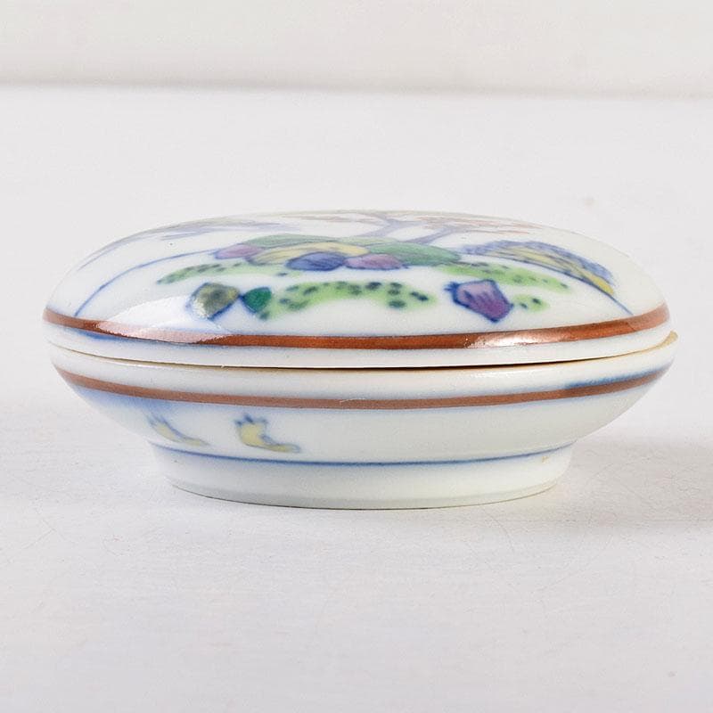 中国　成化年製款　五彩山水文　香合　時代箱　V　6998