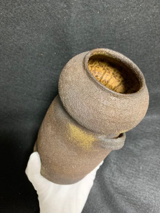 八児正信　鉄釉耳付花生　土師窯