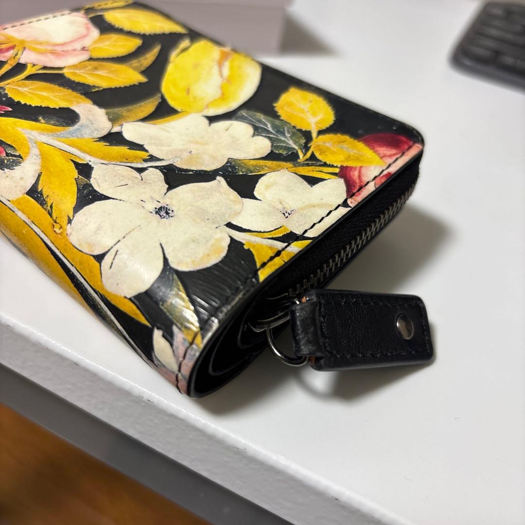 12/27取下。Vivienne Westwood 二つ折り財布 花柄 総柄
