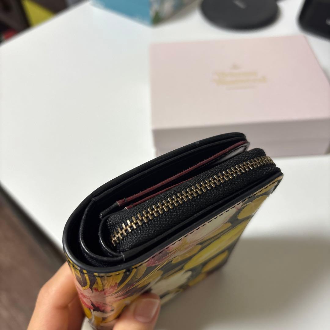 12/27取下。Vivienne Westwood 二つ折り財布 花柄 総柄
