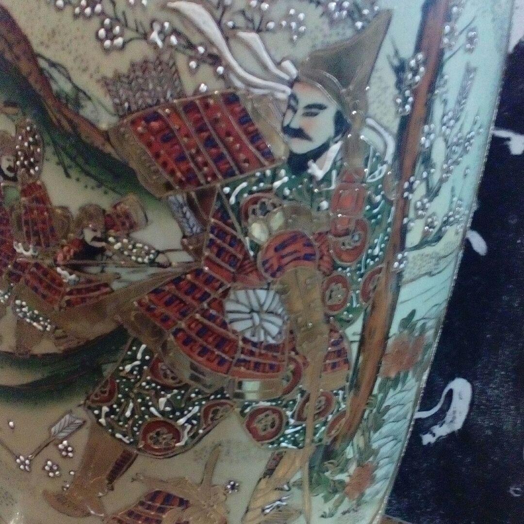 薩摩焼アンティーク武者合戦金彩盛上細密造形美時代丸に十字御家紋入古陶磁器