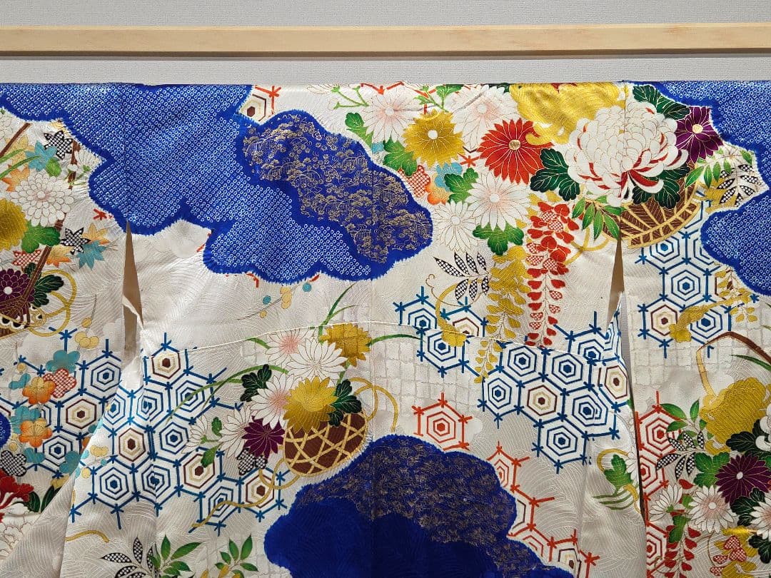 B 美品 豪華 雲取花模様 金駒刺繍 金彩 絞り 正絹 振袖 成人式 着物