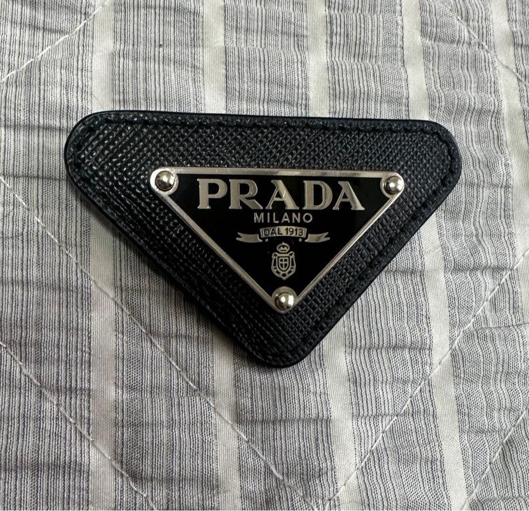 極美品 確実正規品 PRADA ブローチ
