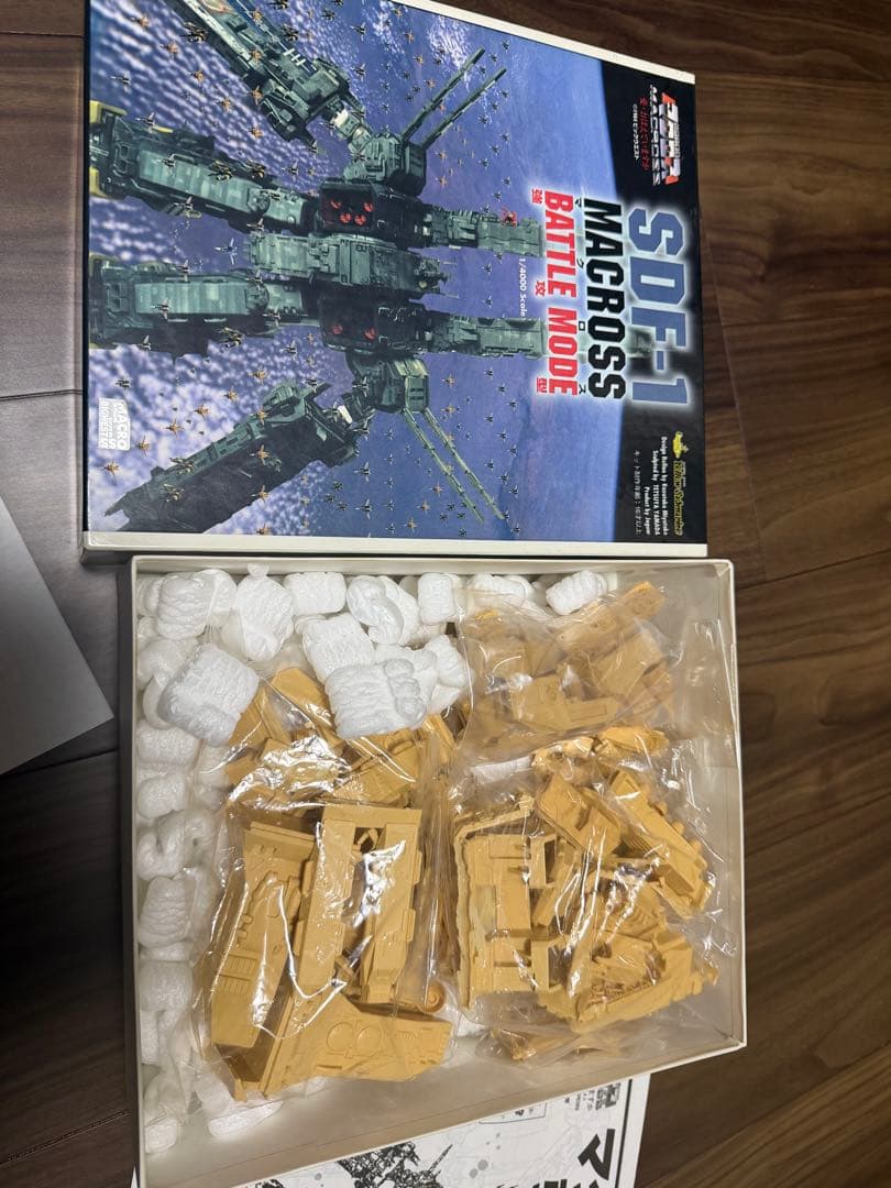 マクロスSDF-1強攻型MACROSS 1/4000 Scale ガレージキット