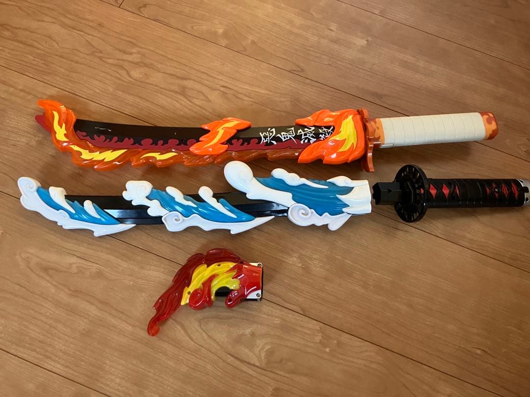 鬼滅の刃 炭治郎 DX日輪刀×3 ＆ 煉獄 日輪刀　バンダイ　刀