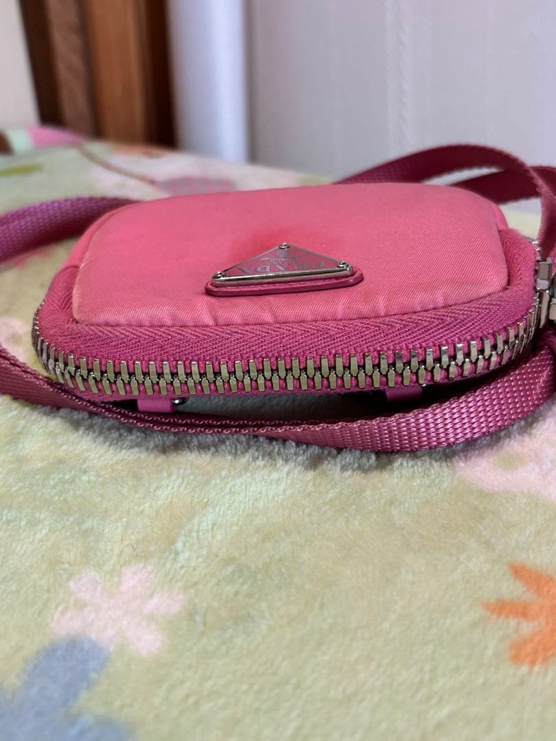 PRADA プラダ ポーチ 小物入れ ピンク ストラップ付き
