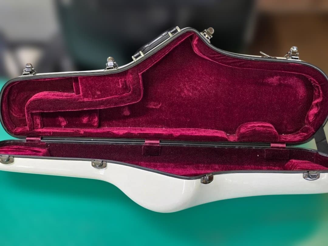 CCシャイニーケース テナーサックス用 ホワイト