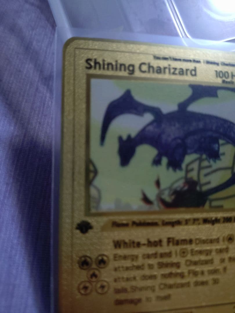 希少品 ひかるリザードン　海外版　ゴールド