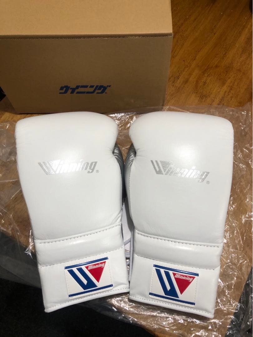 Winning ボクシンググローブ 16oz ホワイト/シルバー