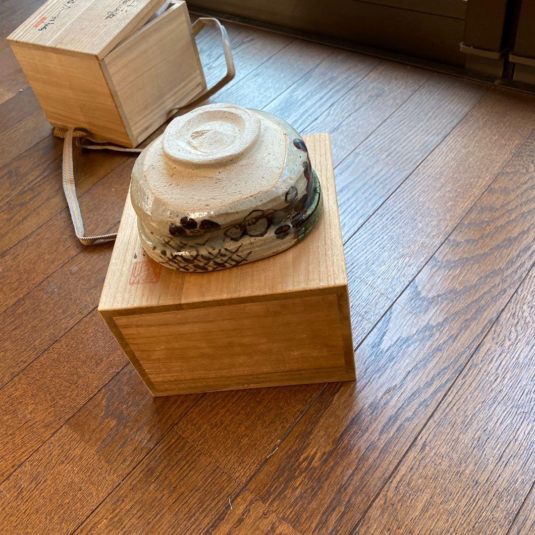 織部　沓形茶碗